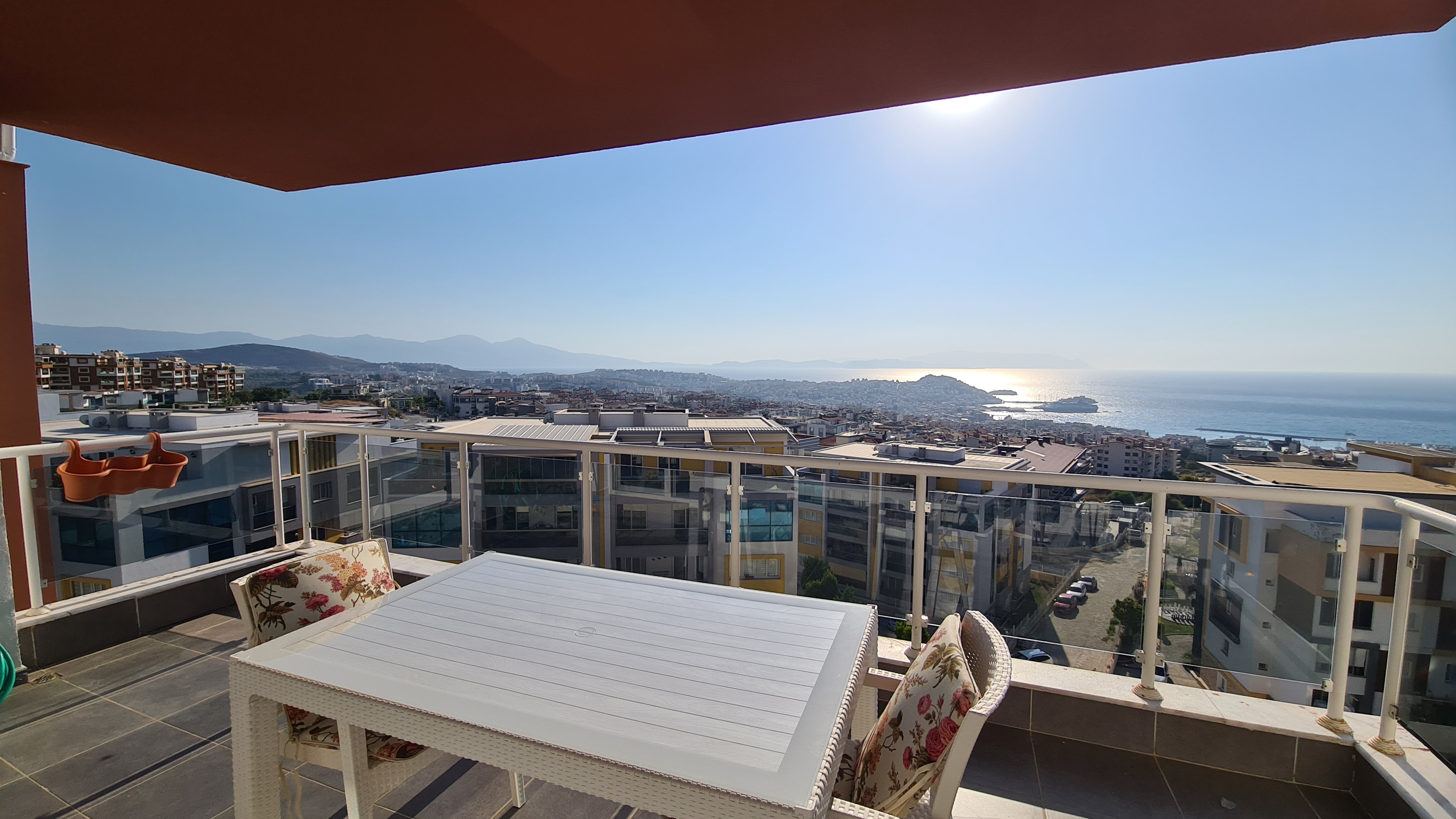Fully furnished 3+1 flat with full sea view in the Aegean neighborhood
