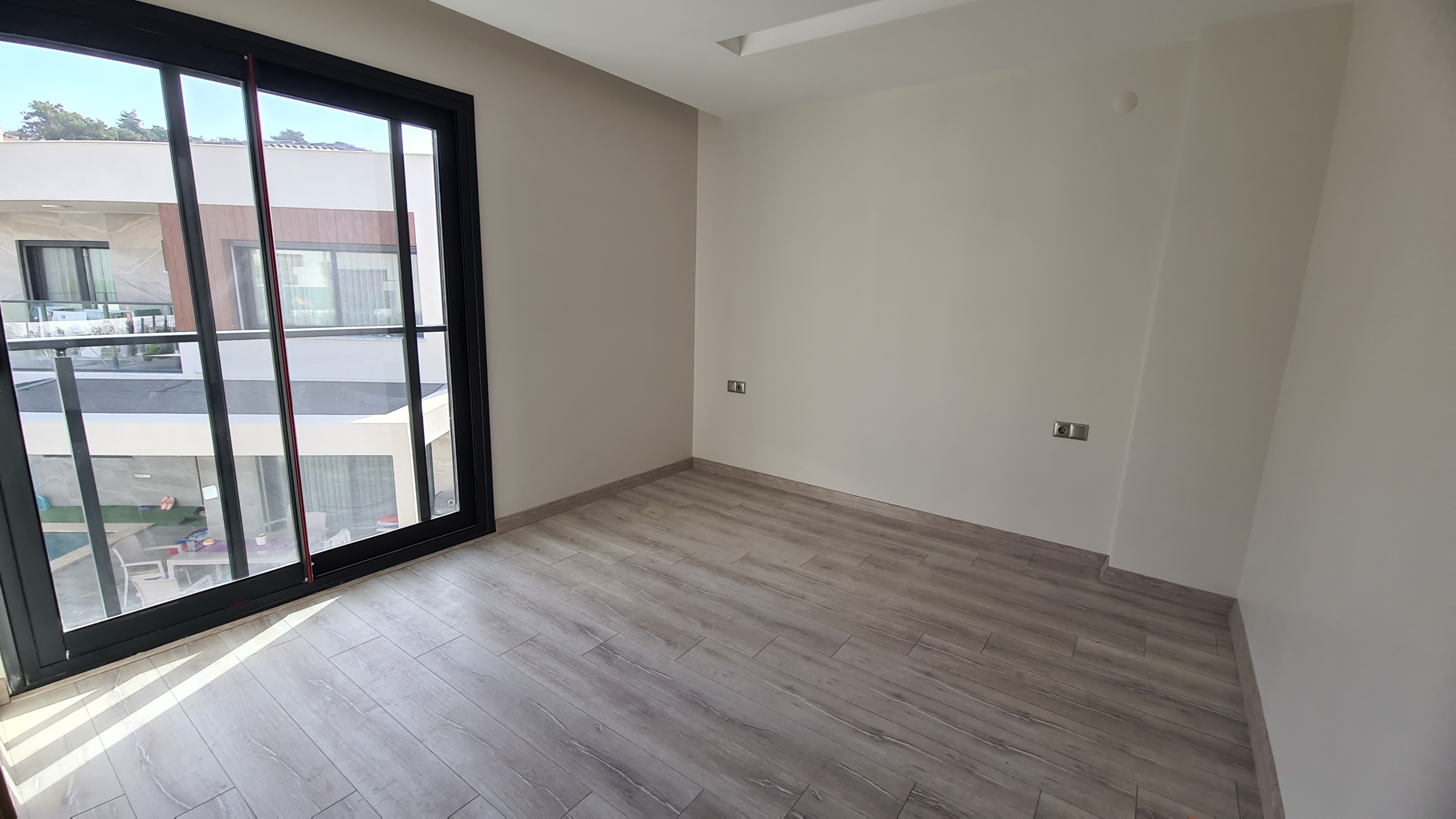 Private Villa with Private Pool Close to Long Beach and Shopping Mall