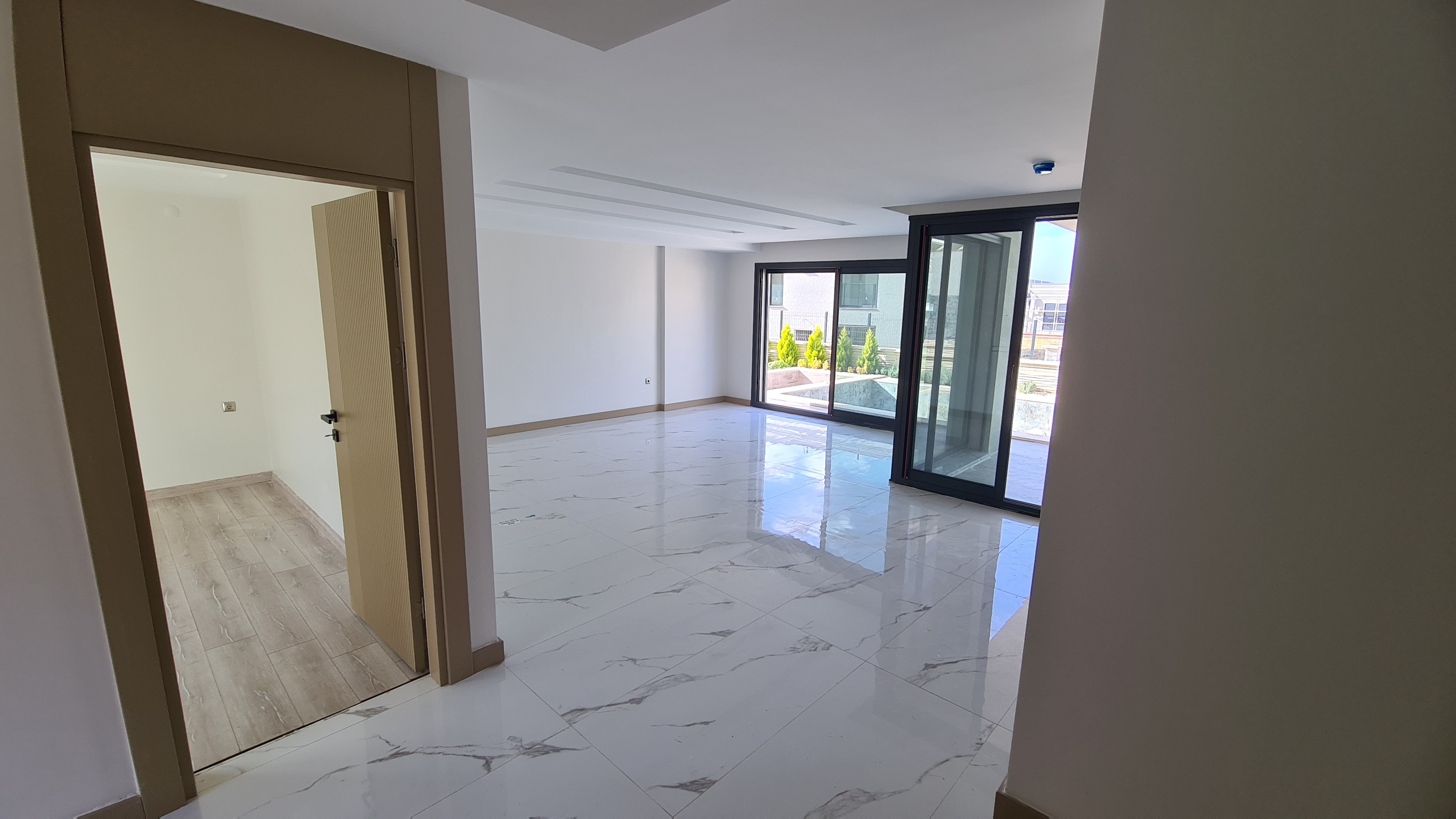 Private Villa with Private Pool Close to Long Beach and Shopping Mall