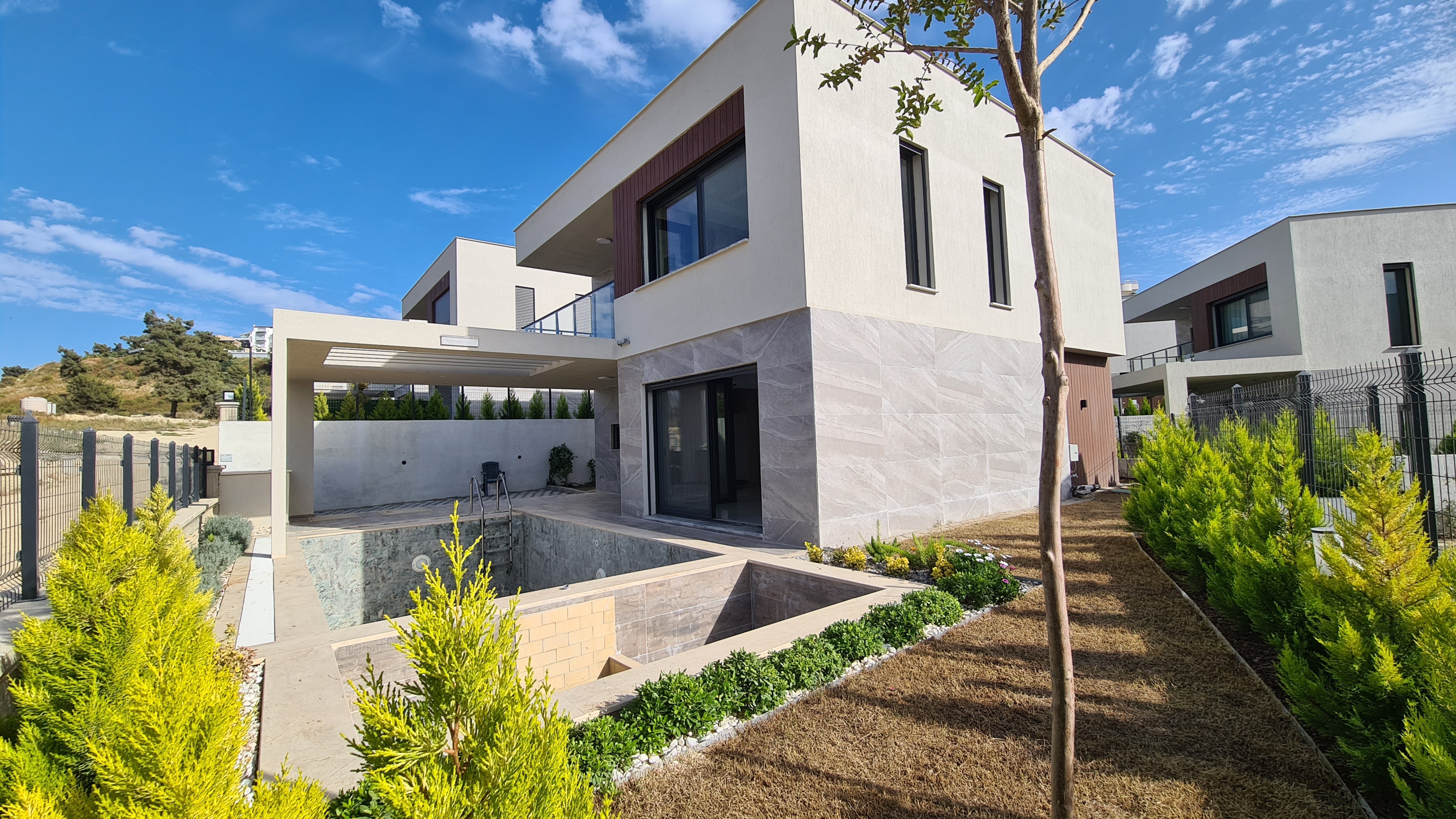 Private Villa with Private Pool Close to Long Beach and Shopping Mall