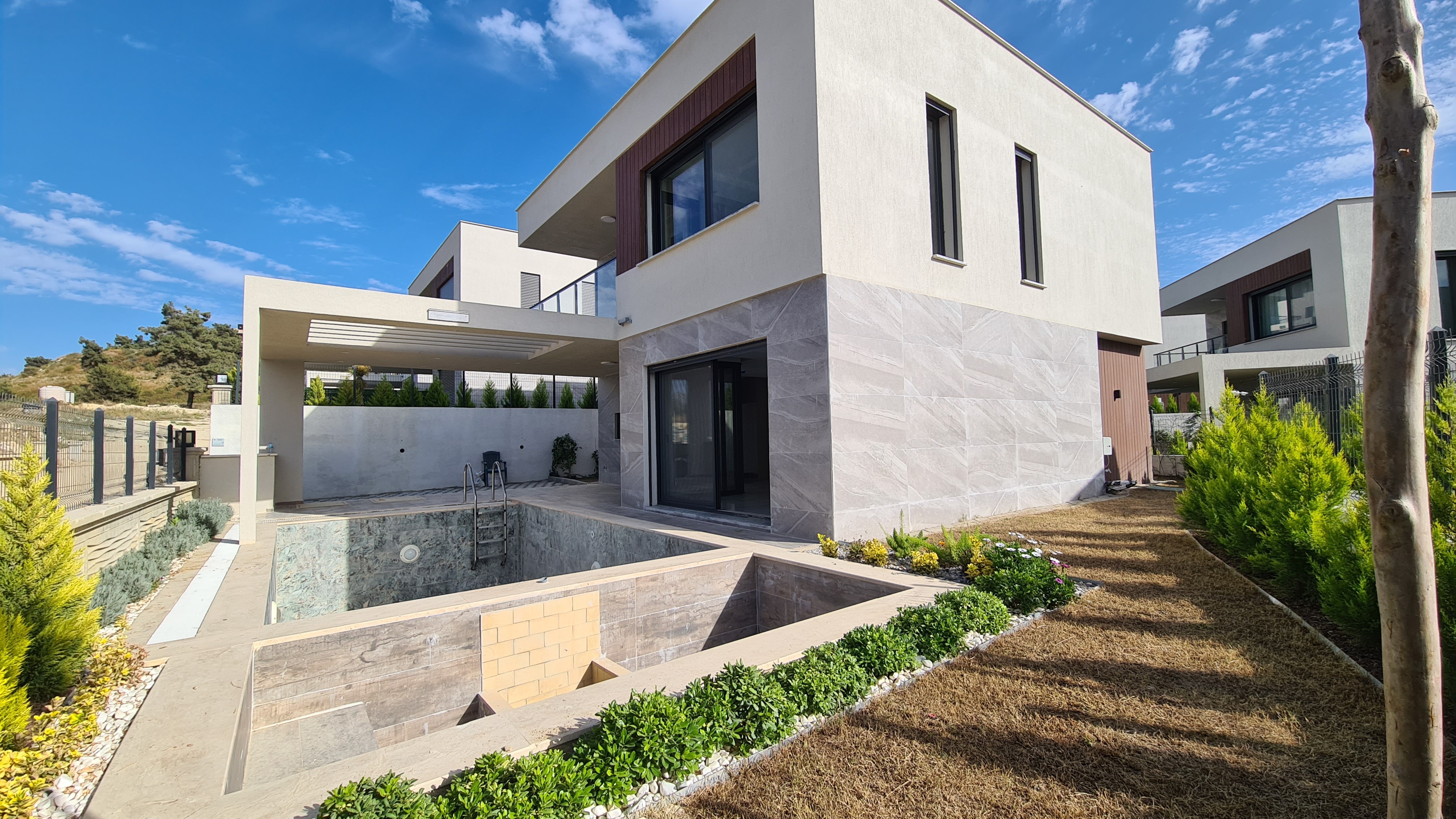 Private Villa with Private Pool Close to Long Beach and Shopping Mall