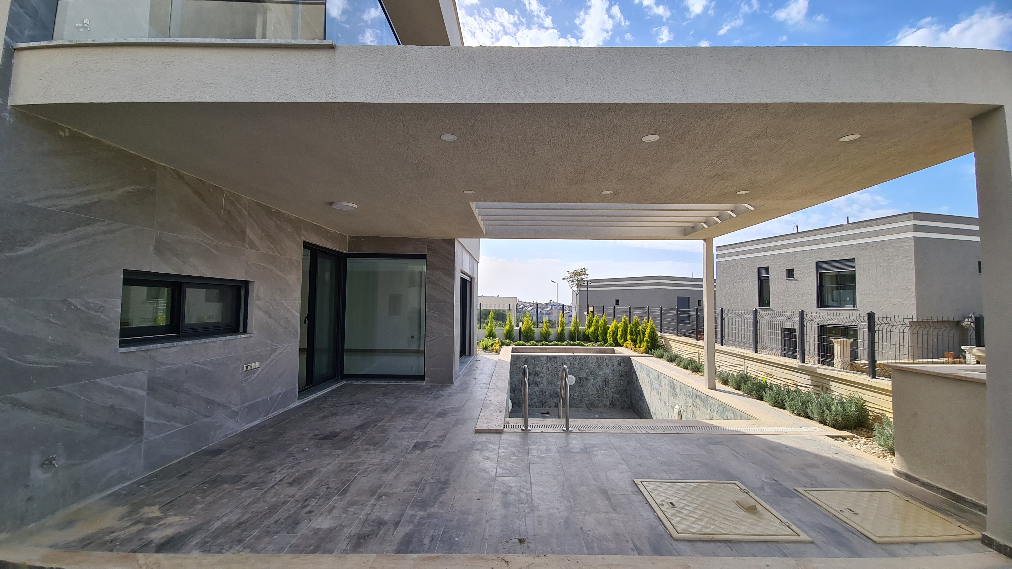 Private Villa with Private Pool Close to Long Beach and Shopping Mall