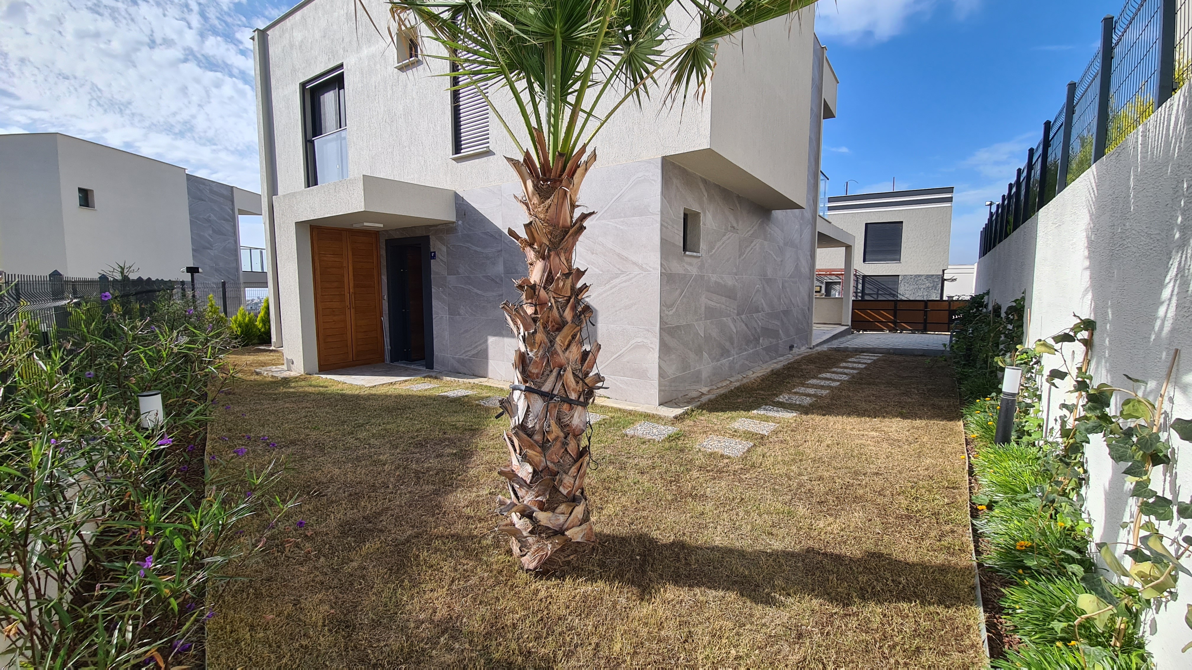 Private Villa with Private Pool Close to Long Beach and Shopping Mall