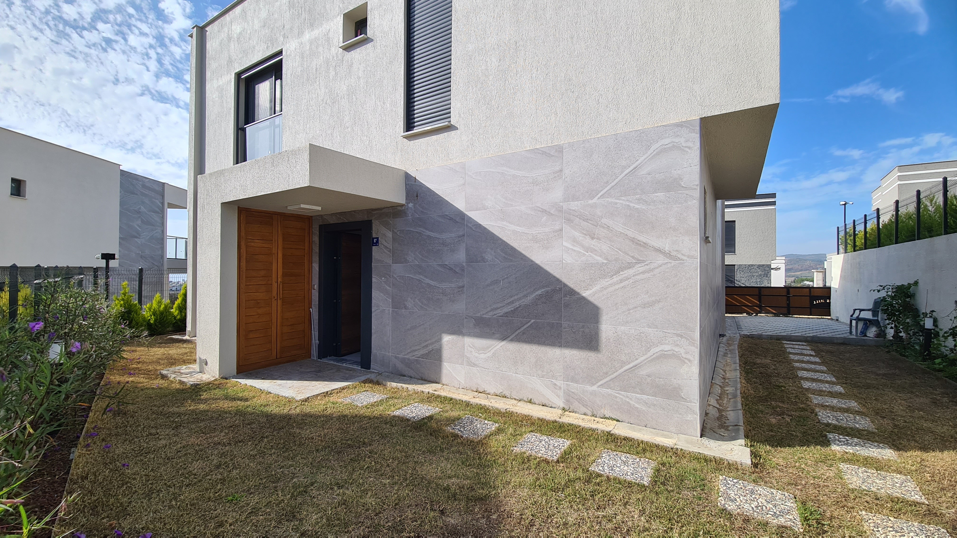 Private Villa with Private Pool Close to Long Beach and Shopping Mall