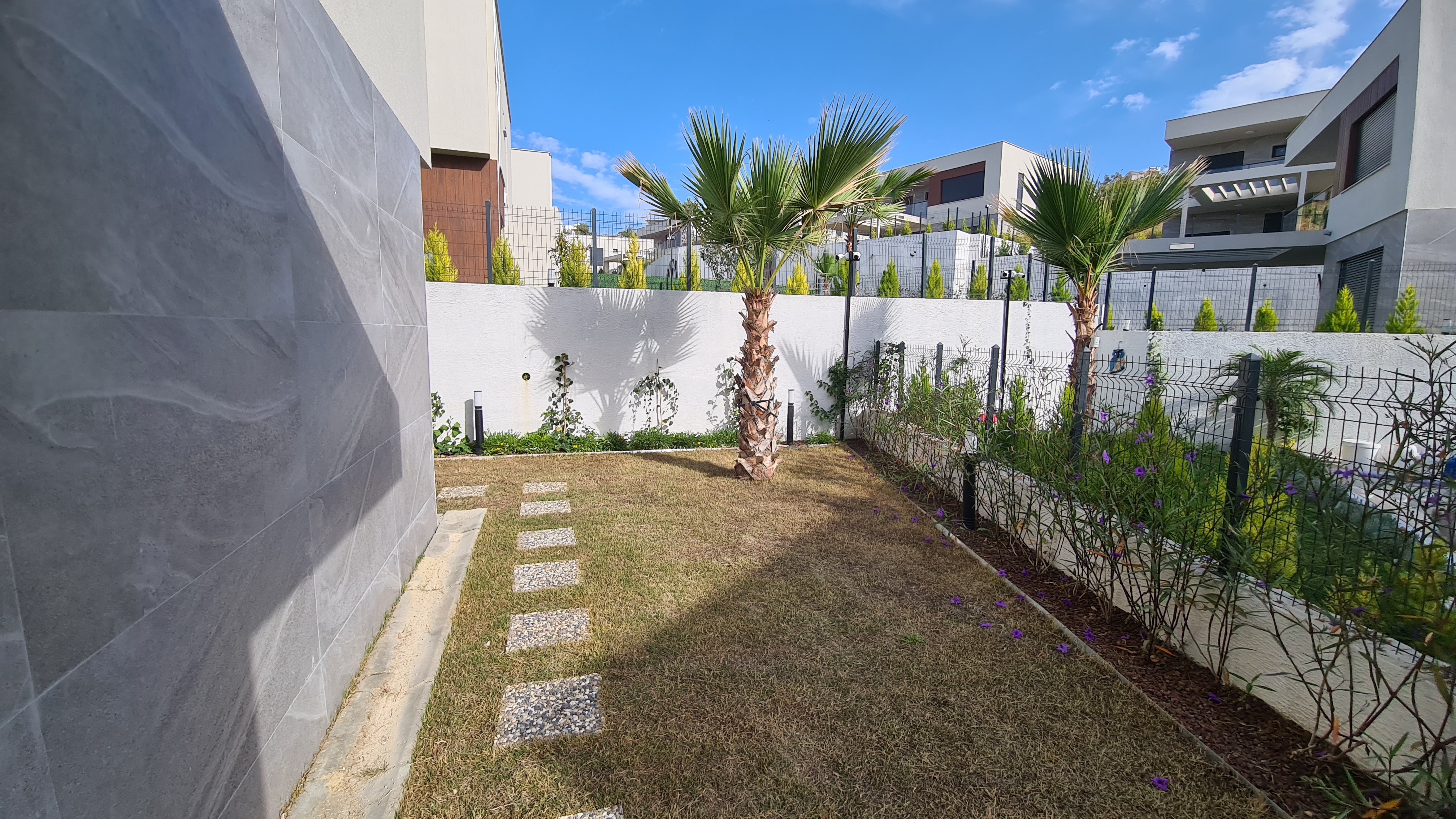 Private Villa with Private Pool Close to Long Beach and Shopping Mall