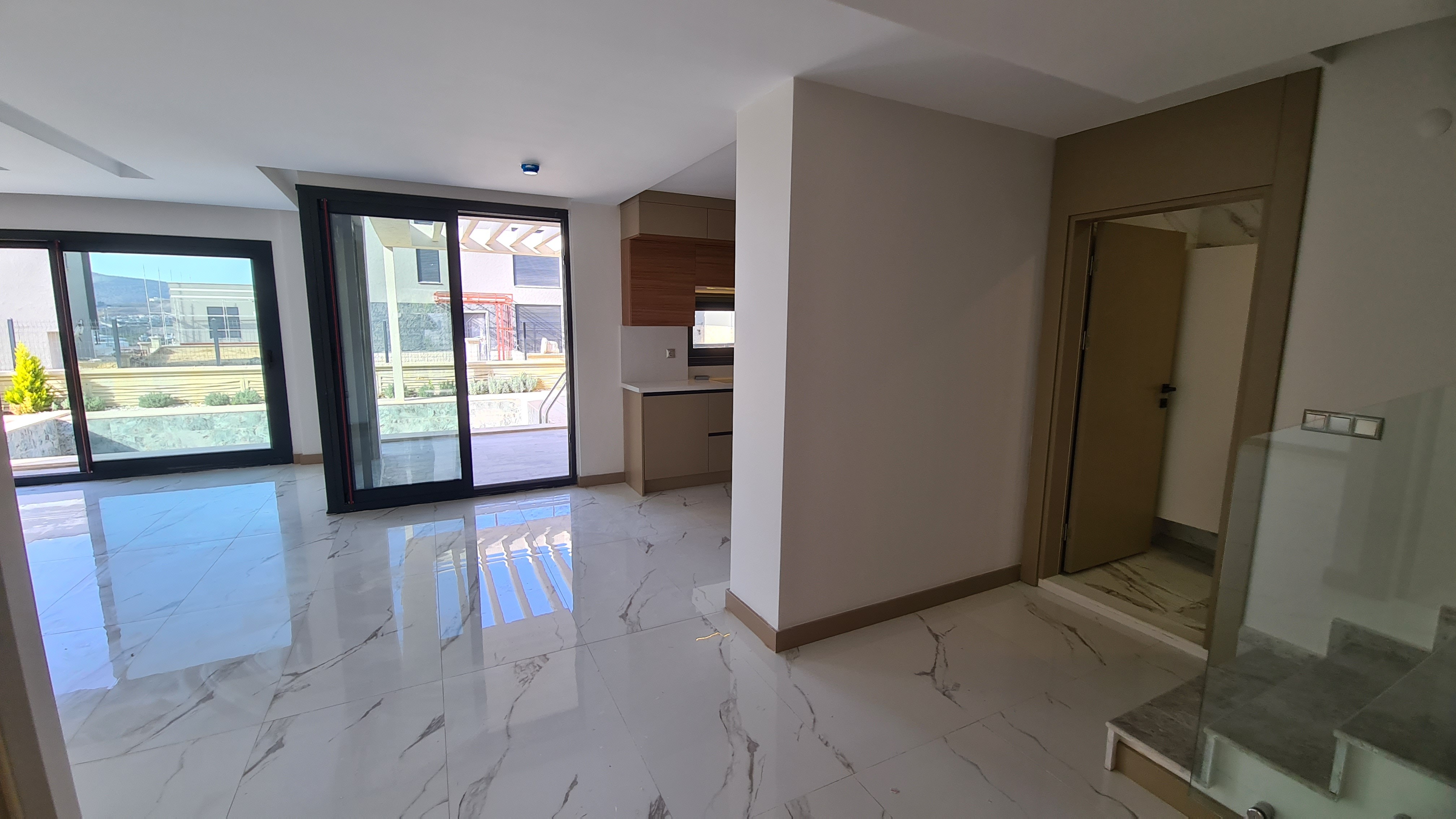 Private Villa with Private Pool Close to Long Beach and Shopping Mall