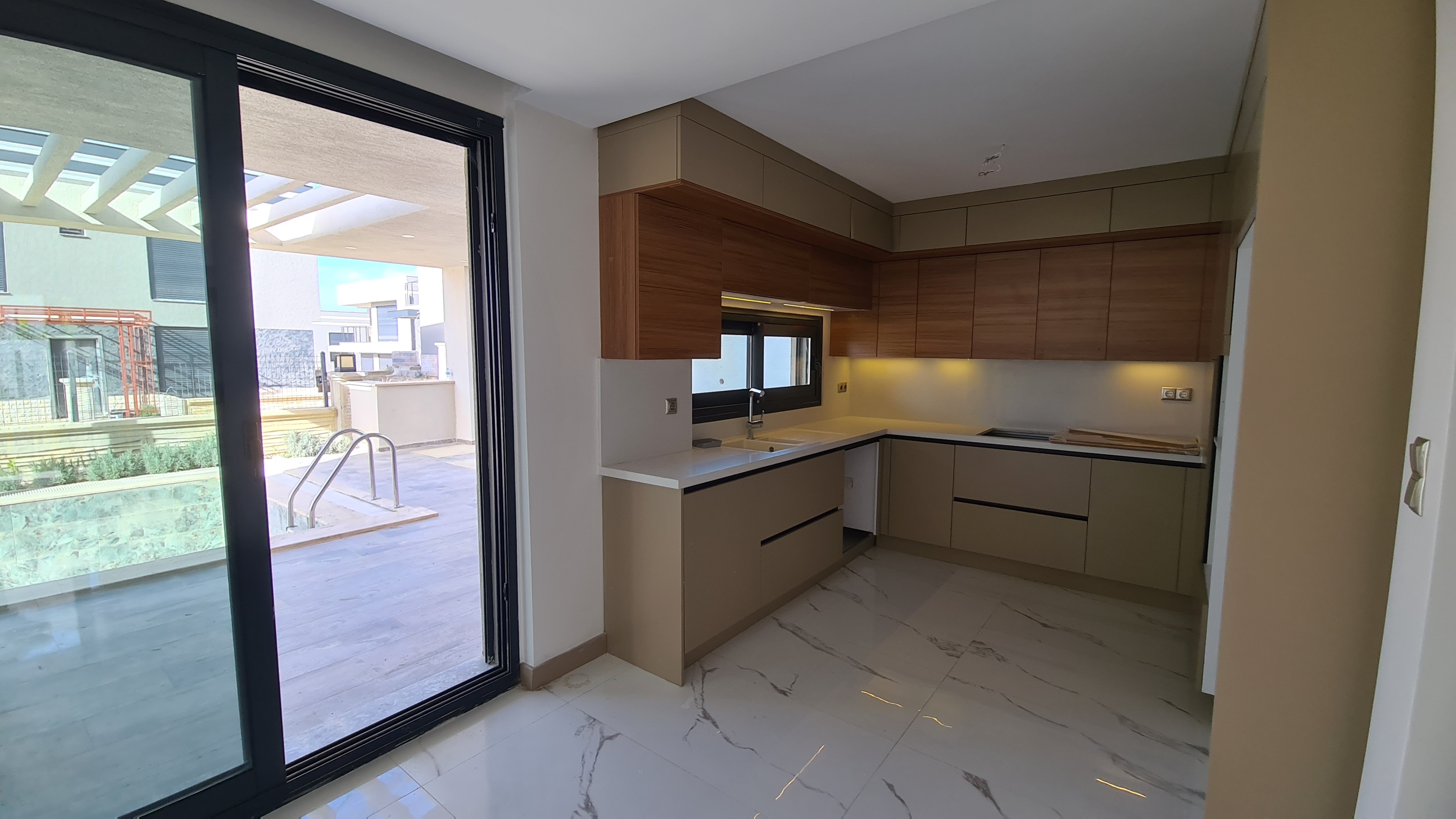 Private Villa with Private Pool Close to Long Beach and Shopping Mall