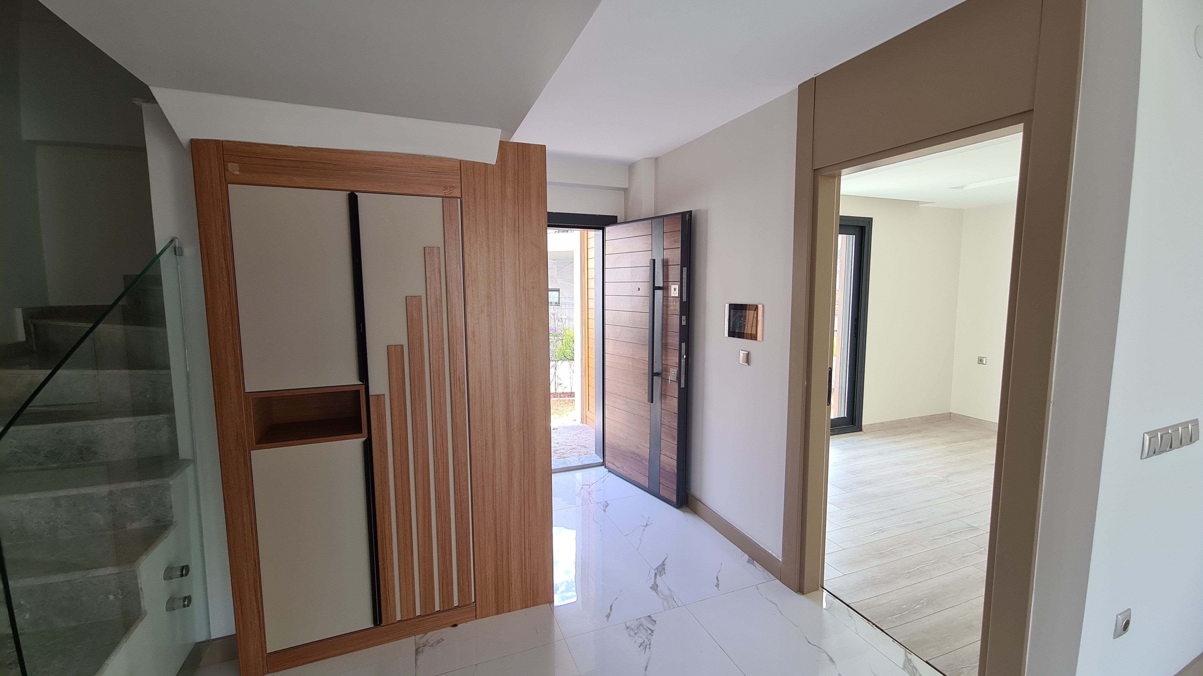 Private Villa with Private Pool Close to Long Beach and Shopping Mall