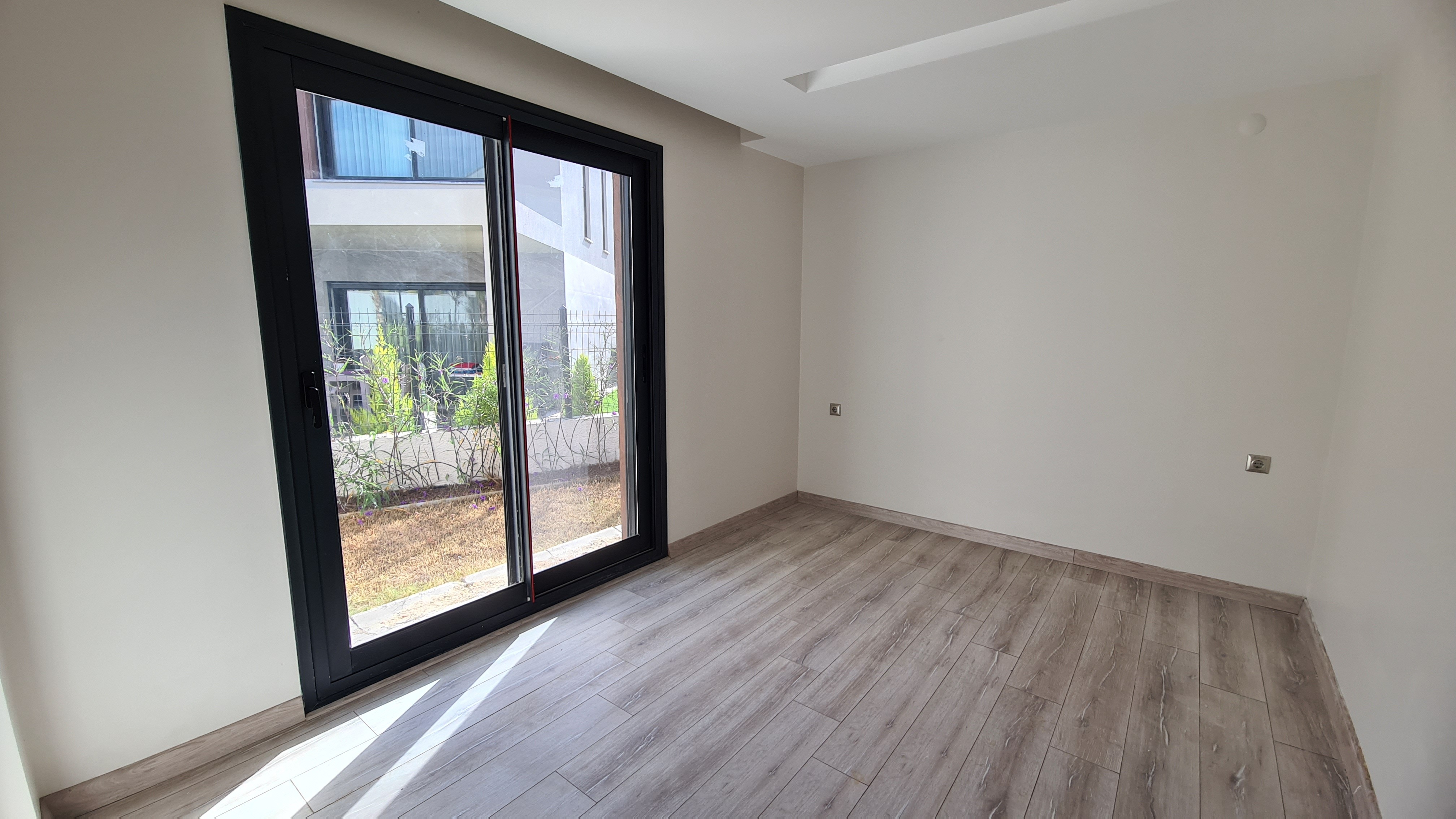 Private Villa with Private Pool Close to Long Beach and Shopping Mall