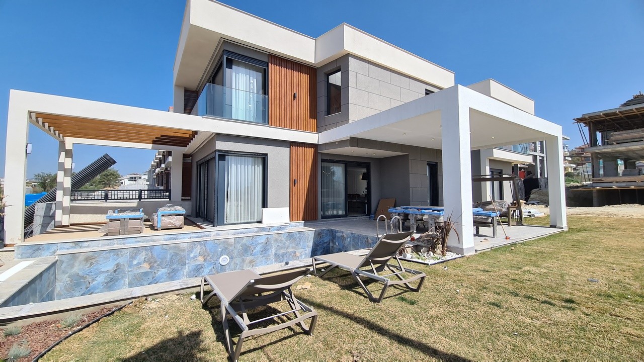 ОТДЕЛЬНАЯ ВИЛЛА С ВИДОМ НА МОРЕ В КУШАДАСЫ.