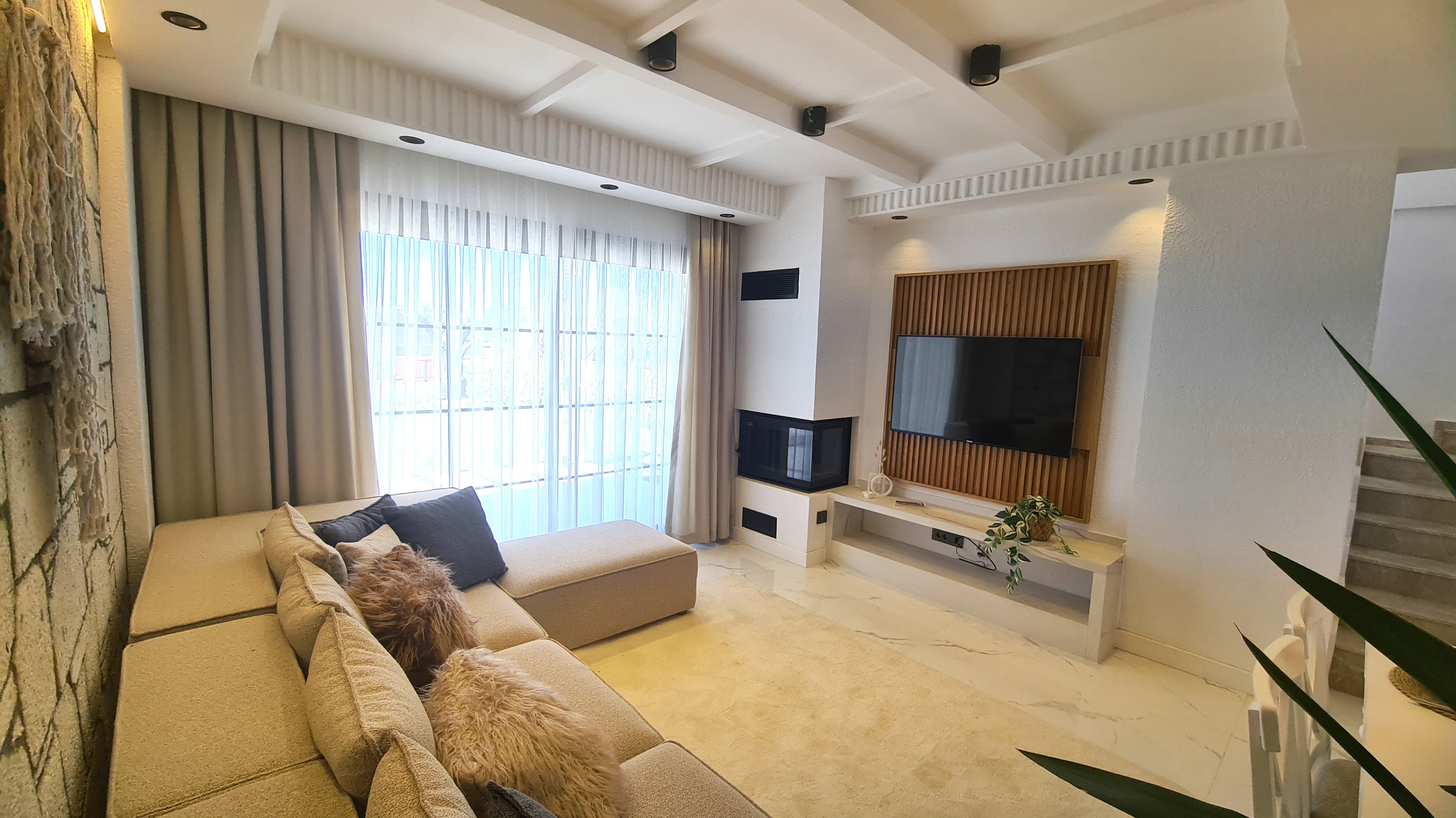 Country Style Semi-Detached Villa For Sale