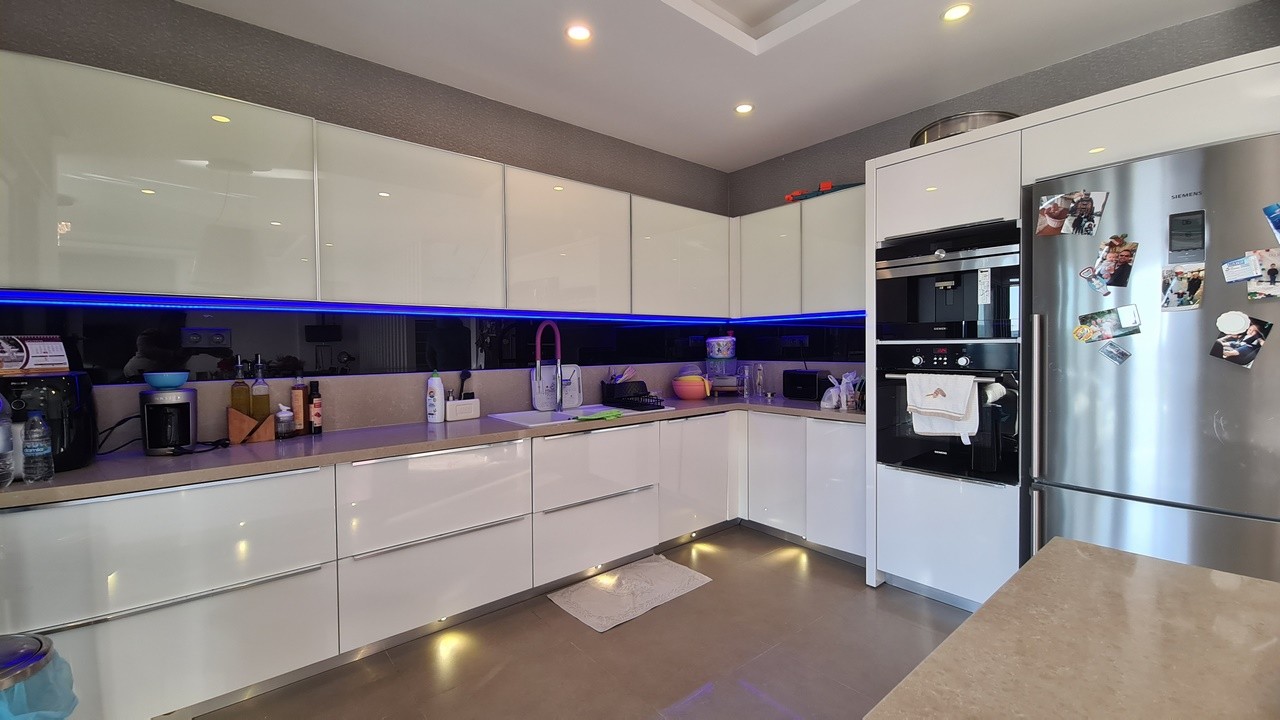 FULLY FURNISHED , 4 BEDROOM 4 BATHROOM 500 SQM PLOT
