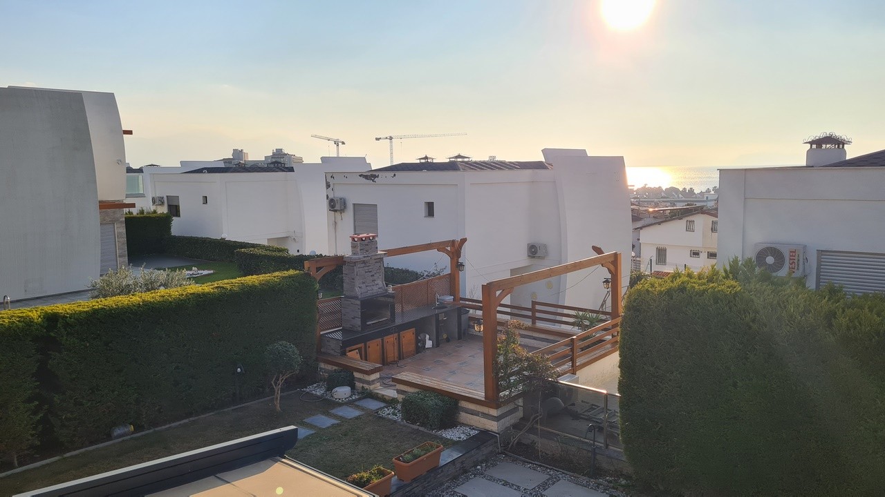 FULLY FURNISHED , 4 BEDROOM 4 BATHROOM 500 SQM PLOT