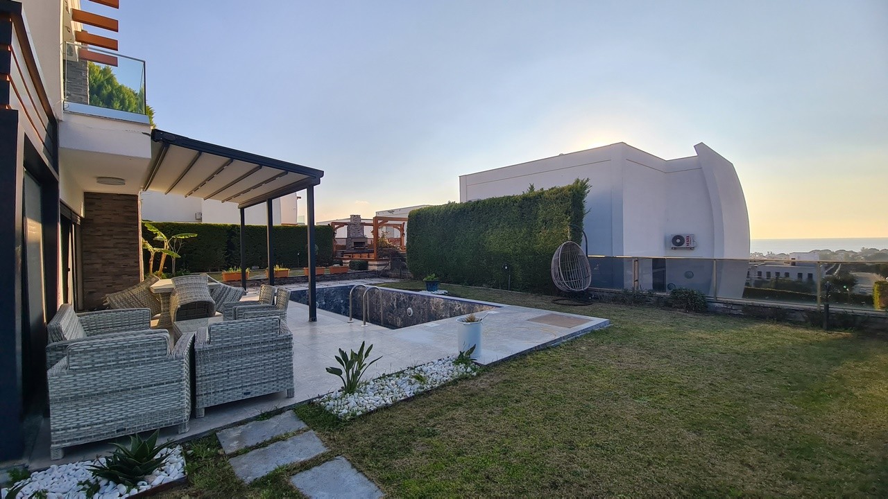 FULLY FURNISHED , 4 BEDROOM 4 BATHROOM 500 SQM PLOT