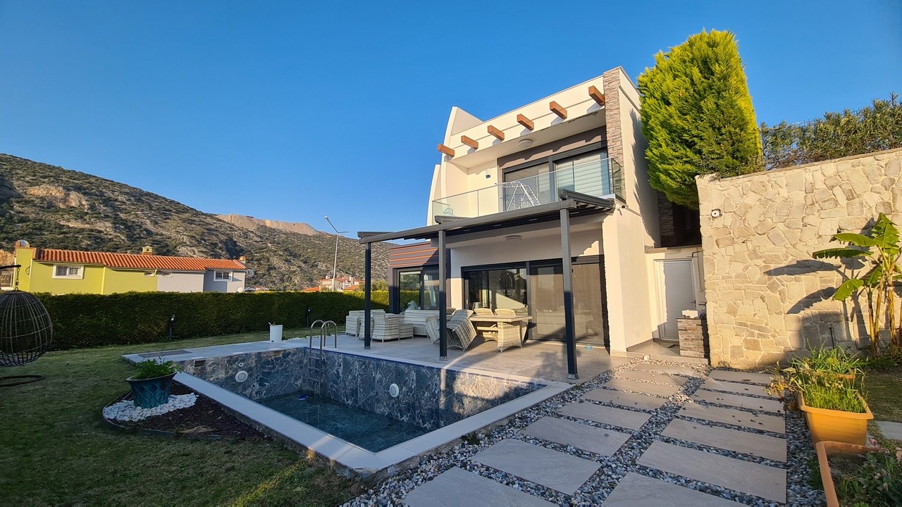 FULLY FURNISHED , 4 BEDROOM 4 BATHROOM 500 SQM PLOT