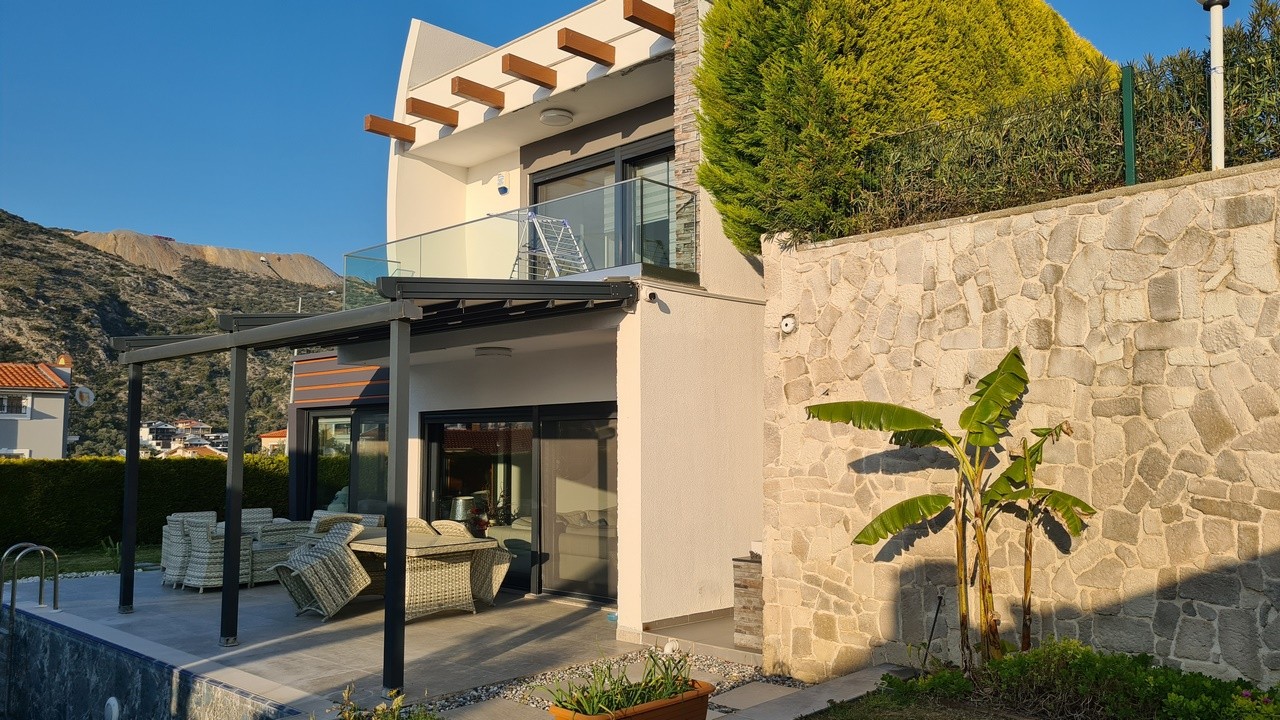 FULLY FURNISHED , 4 BEDROOM 4 BATHROOM 500 SQM PLOT
