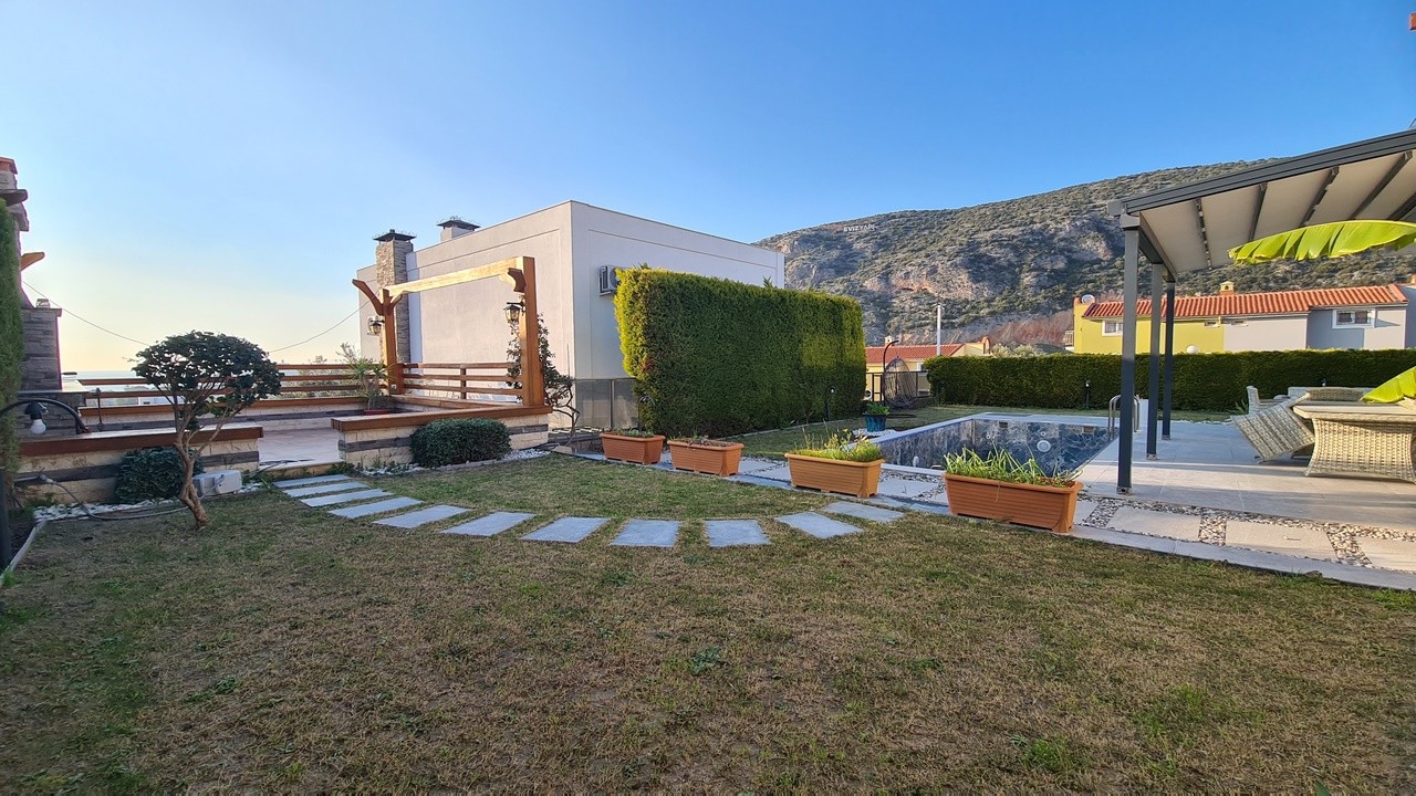 FULLY FURNISHED , 4 BEDROOM 4 BATHROOM 500 SQM PLOT