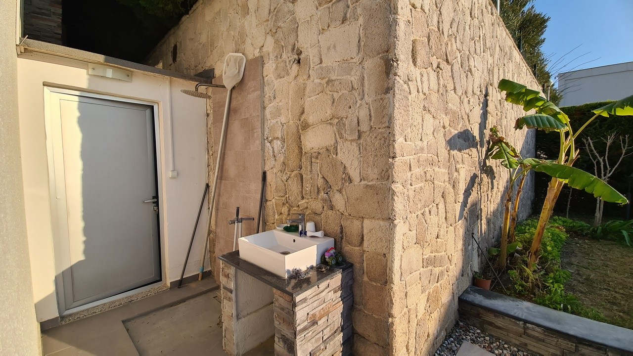 FULLY FURNISHED , 4 BEDROOM 4 BATHROOM 500 SQM PLOT