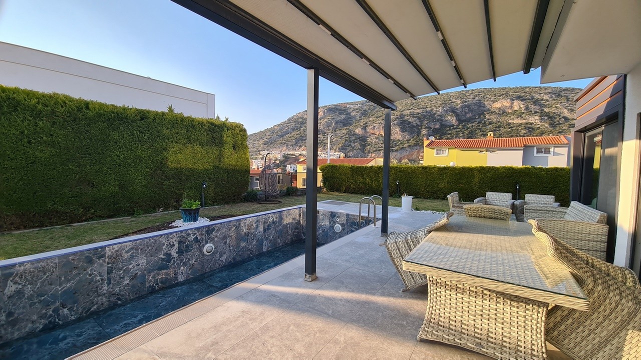 FULLY FURNISHED , 4 BEDROOM 4 BATHROOM 500 SQM PLOT