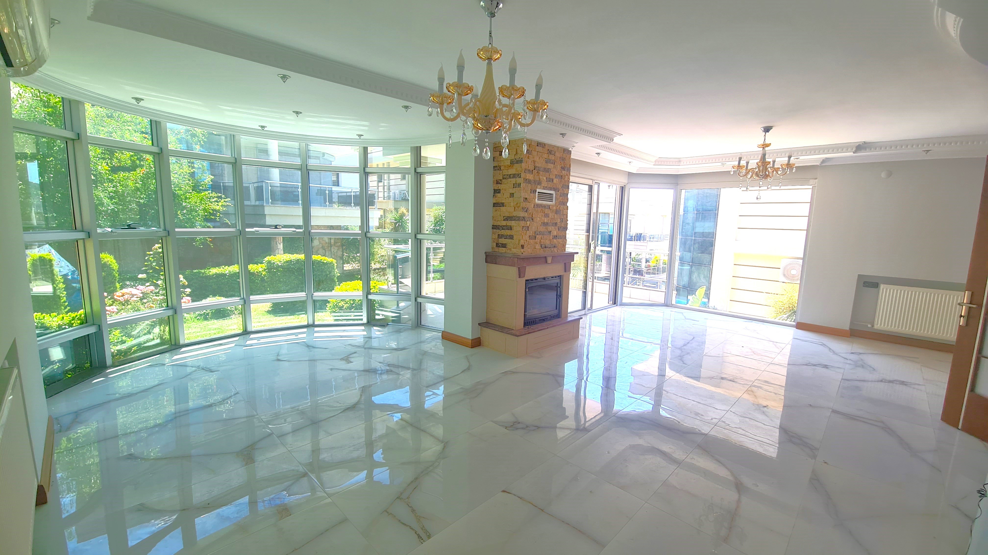 PRIVATE DETACHED VILLA  WITH SEA VIEW IN MARINA AREA