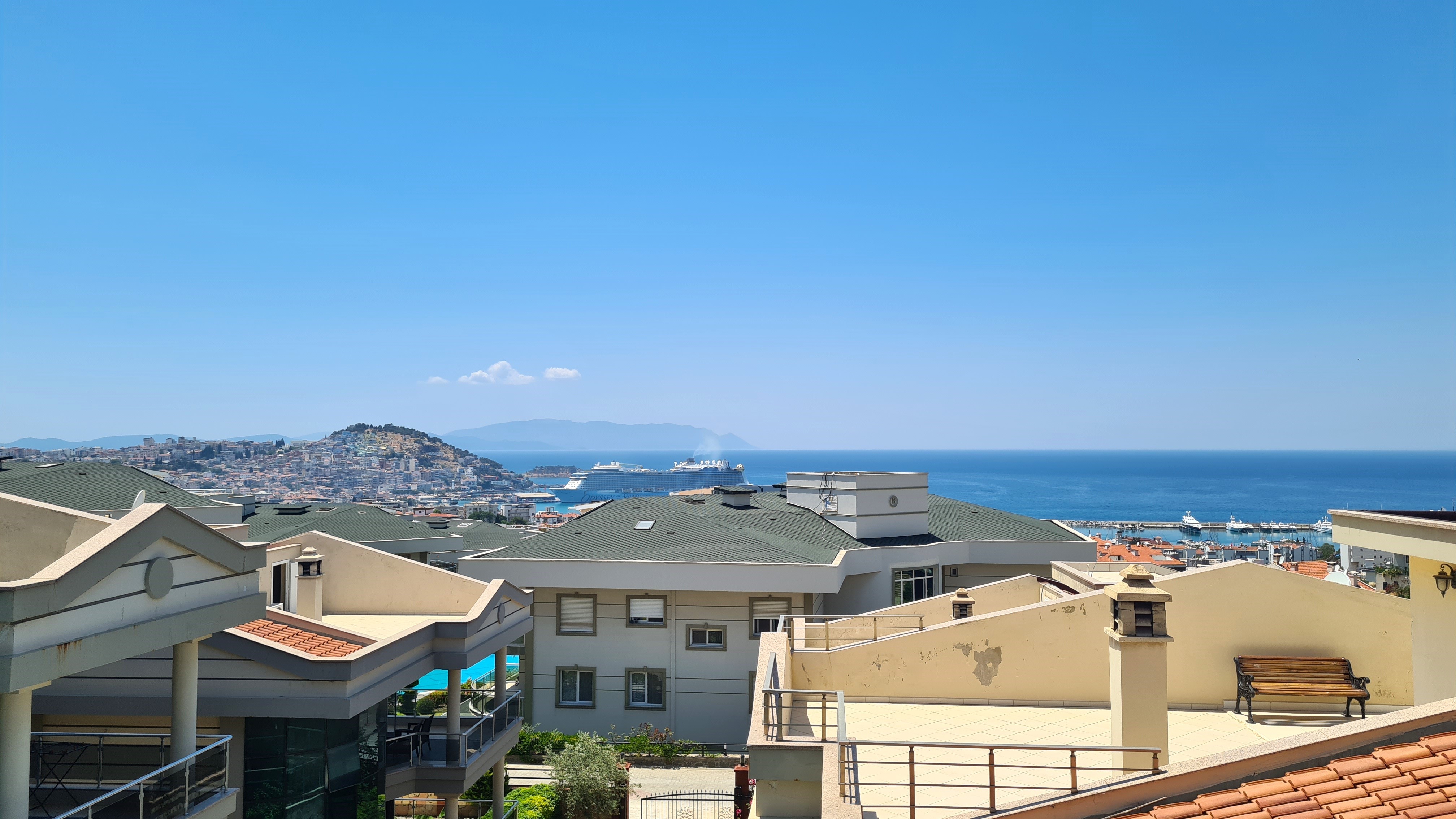 PRIVATE DETACHED VILLA  WITH SEA VIEW IN MARINA AREA