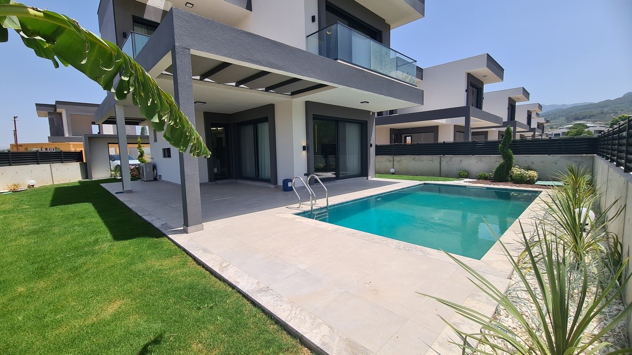 PRIVATE DETACHED VİLLA 300 SQM GARDEN IN GÜZELÇAMLI