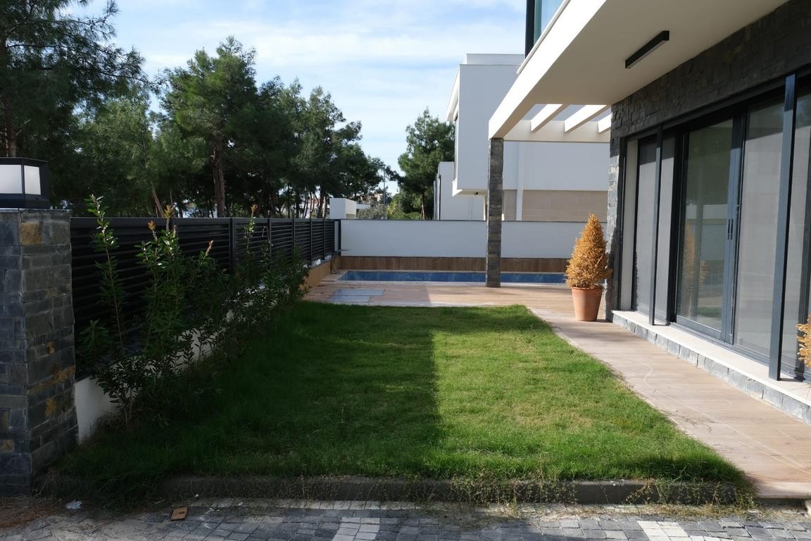 4+1 Villa with Private Pool in Ladies Beach