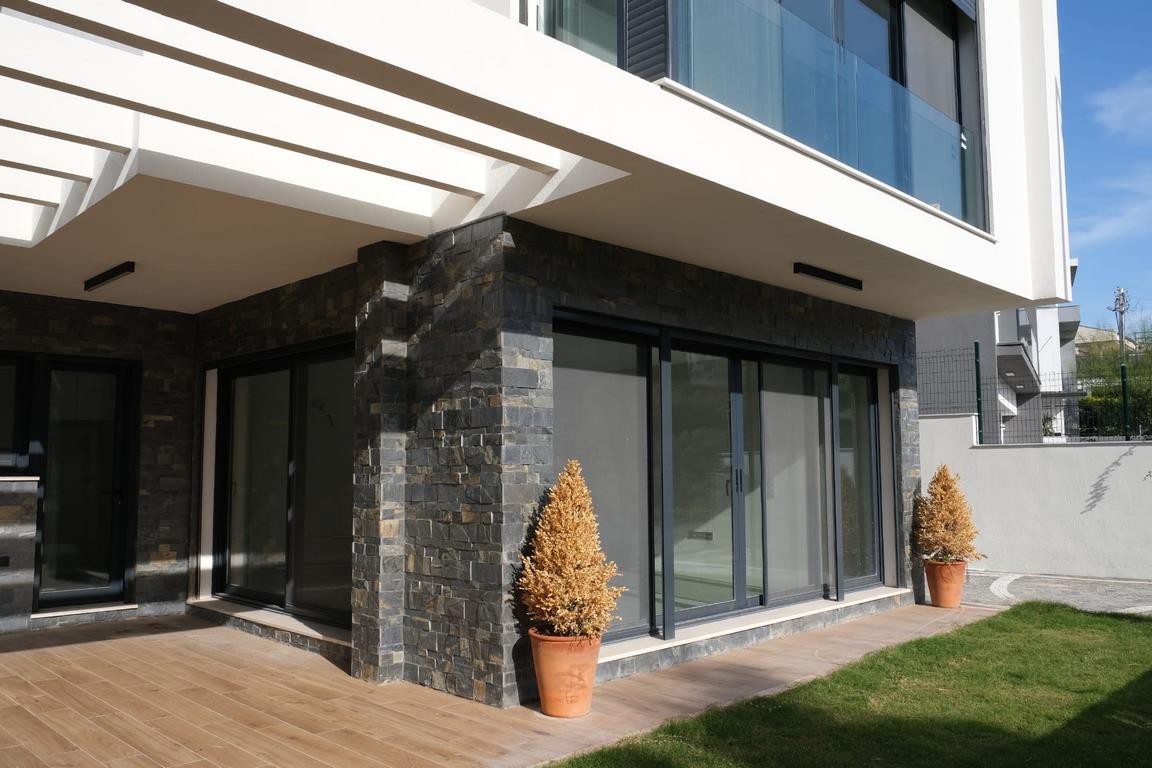 4+1 Villa with Private Pool in Ladies Beach