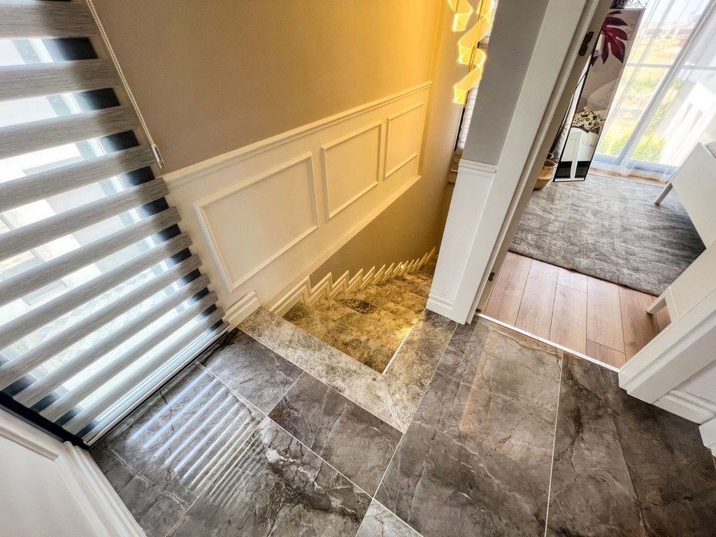 Detached Villa with Private Pool and Near the Sea