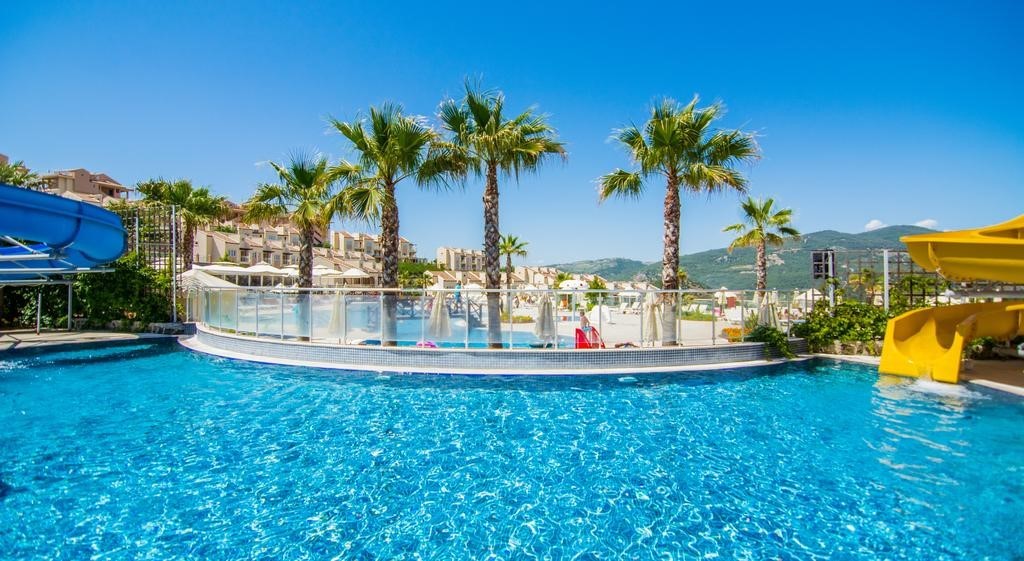 Luxury Golf Resort Spa Hotel, Opportunity with 2+1 Apartment