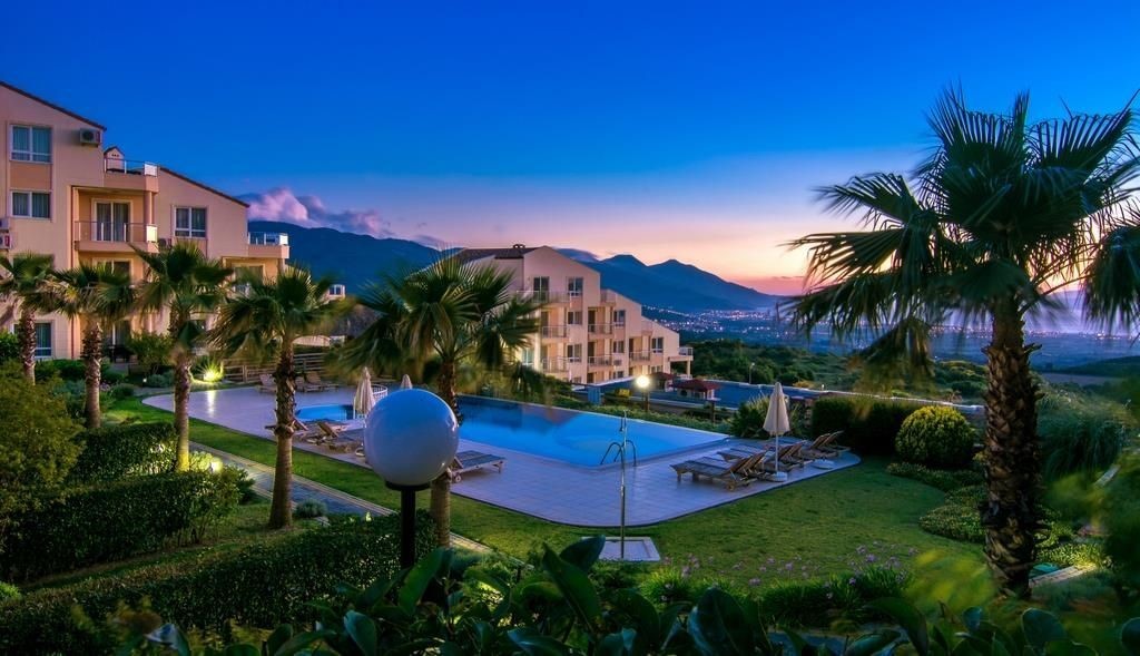 Luxury Golf Resort Spa Hotel, Opportunity with 2+1 Apartment