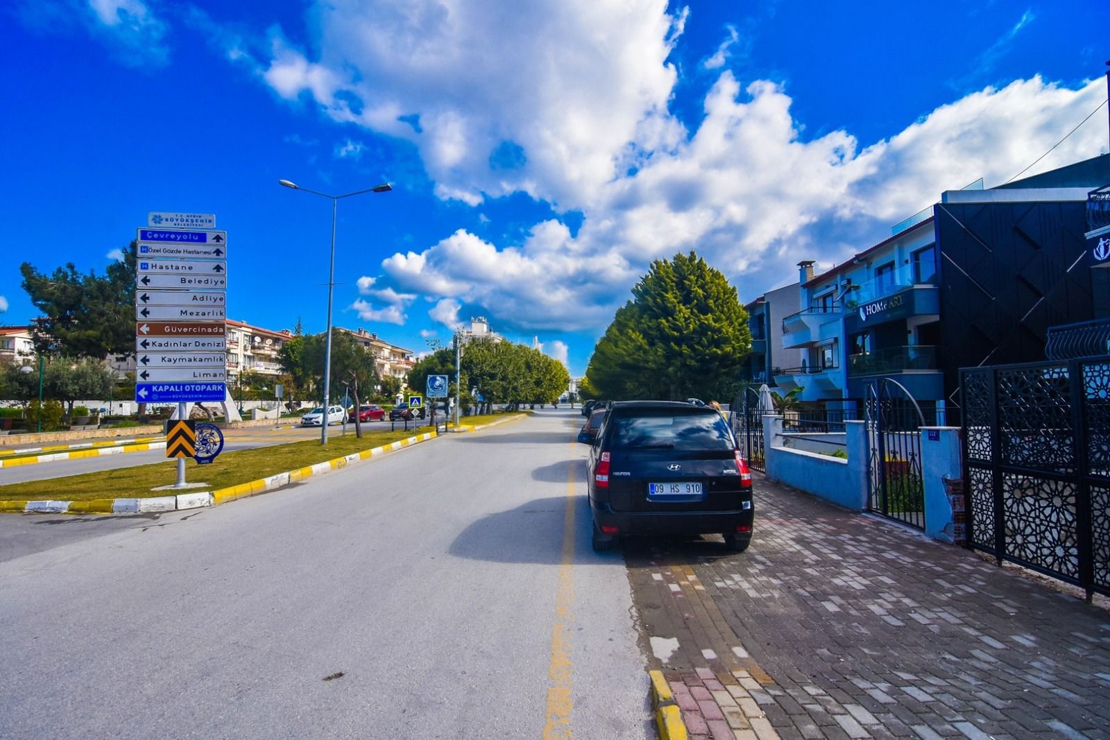 Central 3-Story Office with Sea View in Kuşadası