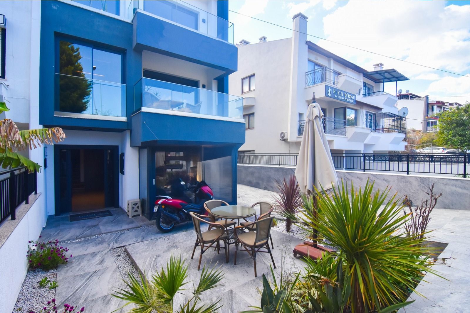 Central 3-Story Office with Sea View in Kuşadası