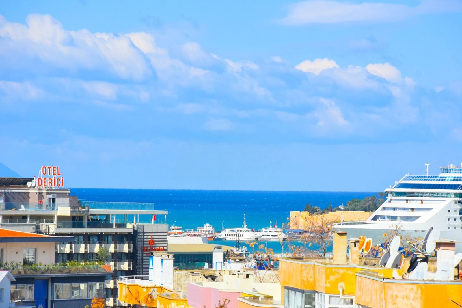 Central 3-Story Office with Sea View in Kuşadası