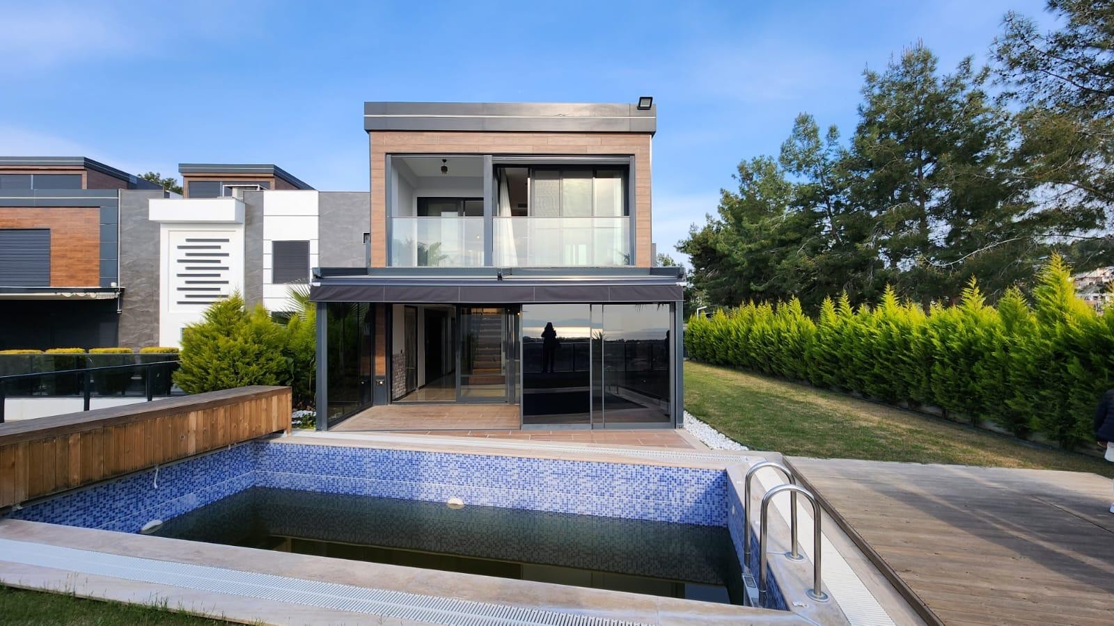 ОТДЕЛЬНАЯ ВИЛЛА С ЧАСТНЫМ САДОВЫМ УЧАСТКОМ В КУШАДАСЫ.