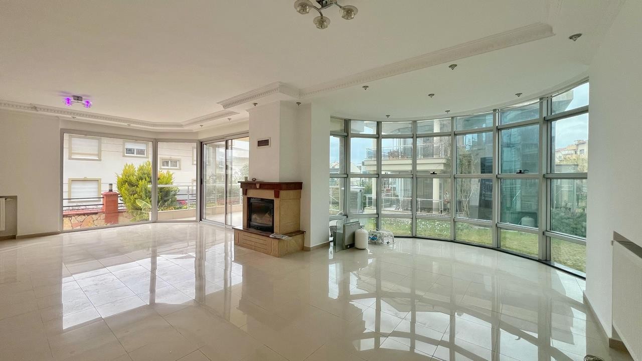 PRIVATE DETACHED VILLA  WITH SEA VIEW IN MARINA AREA