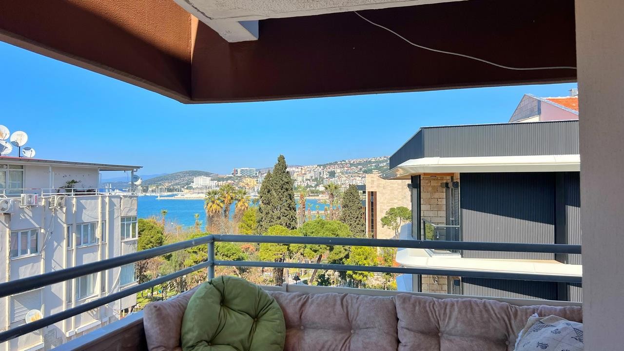 "3+1 Penthouse Duplex in the Heart of the City, Steps from the Seaside"