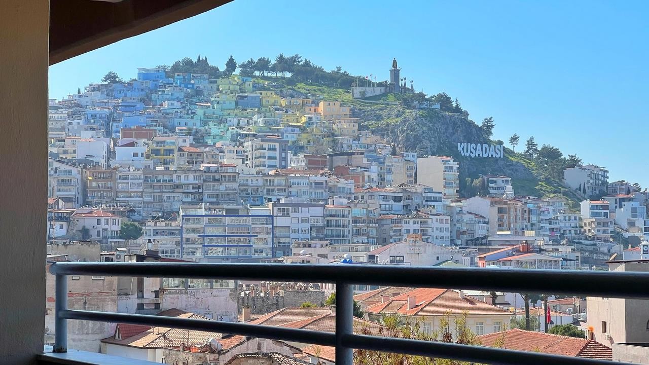 "3+1 Penthouse Duplex in the Heart of the City, Steps from the Seaside"