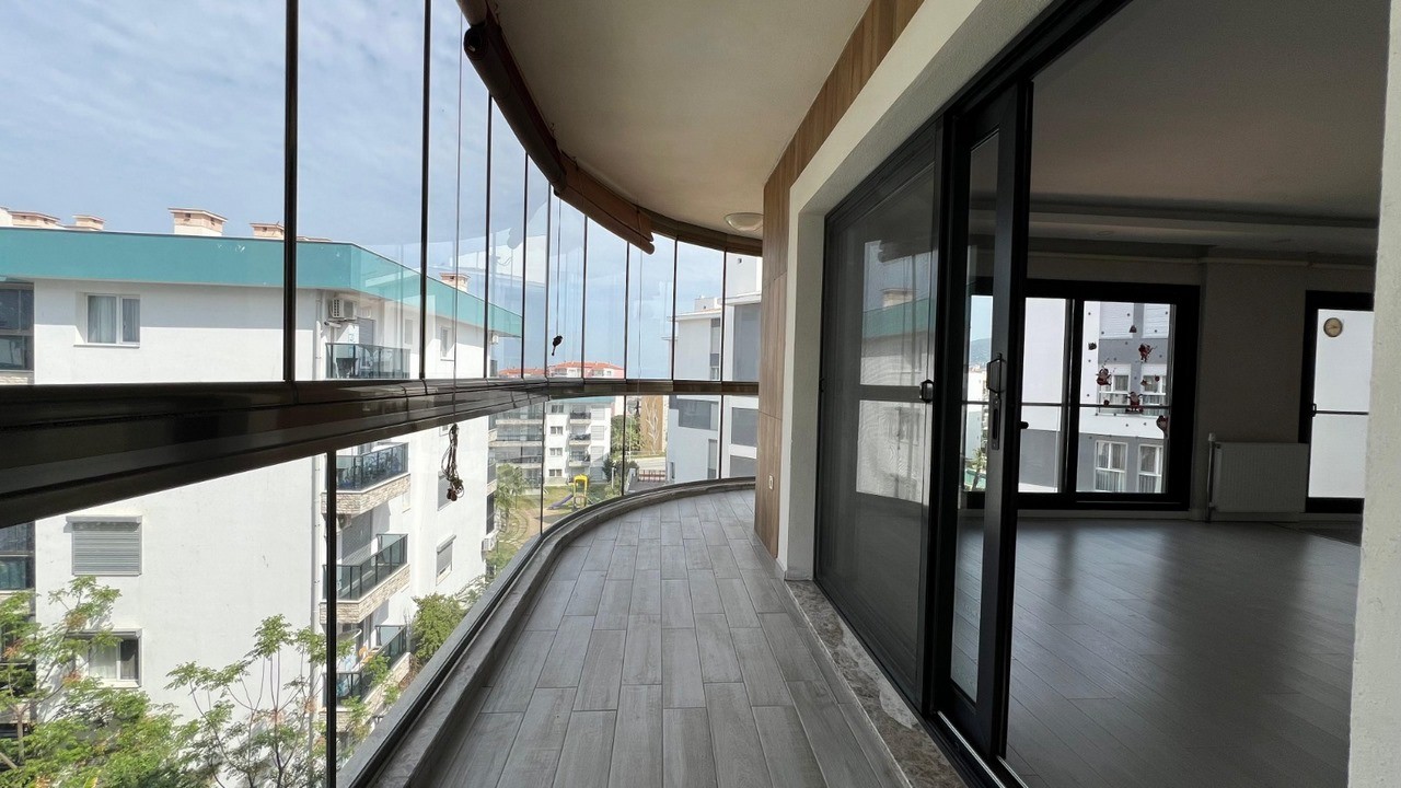 FOR SALE – APARTMENT IN A LUXURY COMPLEX IN THE CENTER OF KUŞADASI