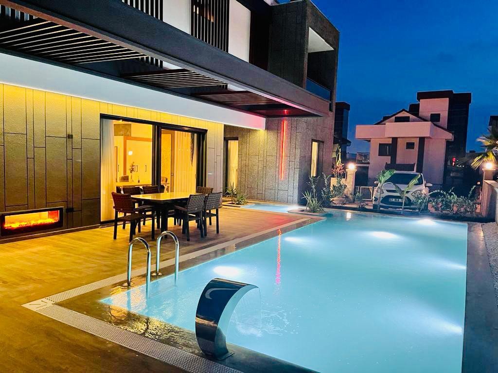 A Prestigious Ultra-Luxury Villa on a 540 m² Plot in the Heart of Kuşadası