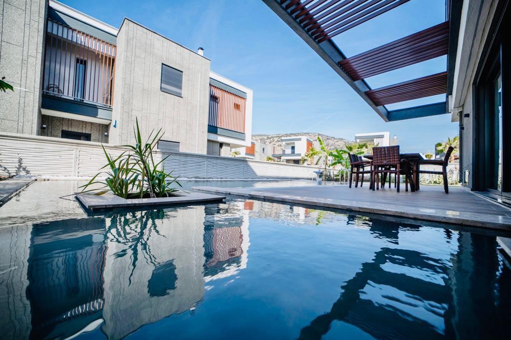 A Prestigious Ultra-Luxury Villa on a 540 m² Plot in the Heart of Kuşadası