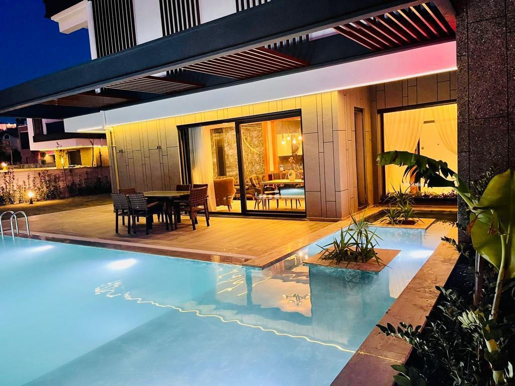 A Prestigious Ultra-Luxury Villa on a 540 m² Plot in the Heart of Kuşadası