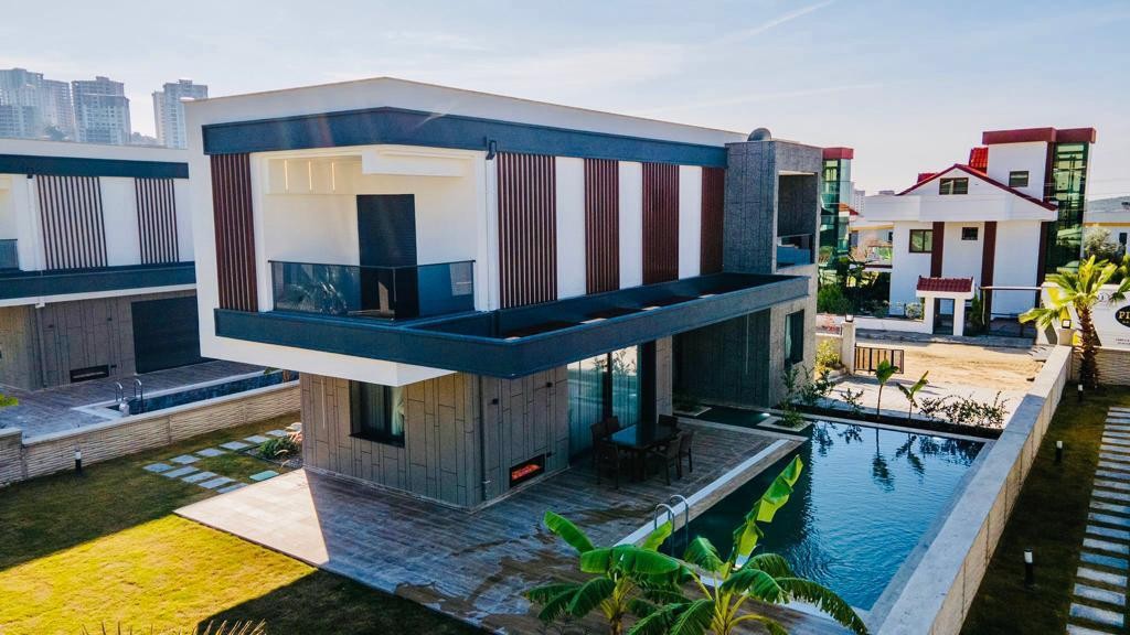 A Prestigious Ultra-Luxury Villa on a 540 m² Plot in the Heart of Kuşadası