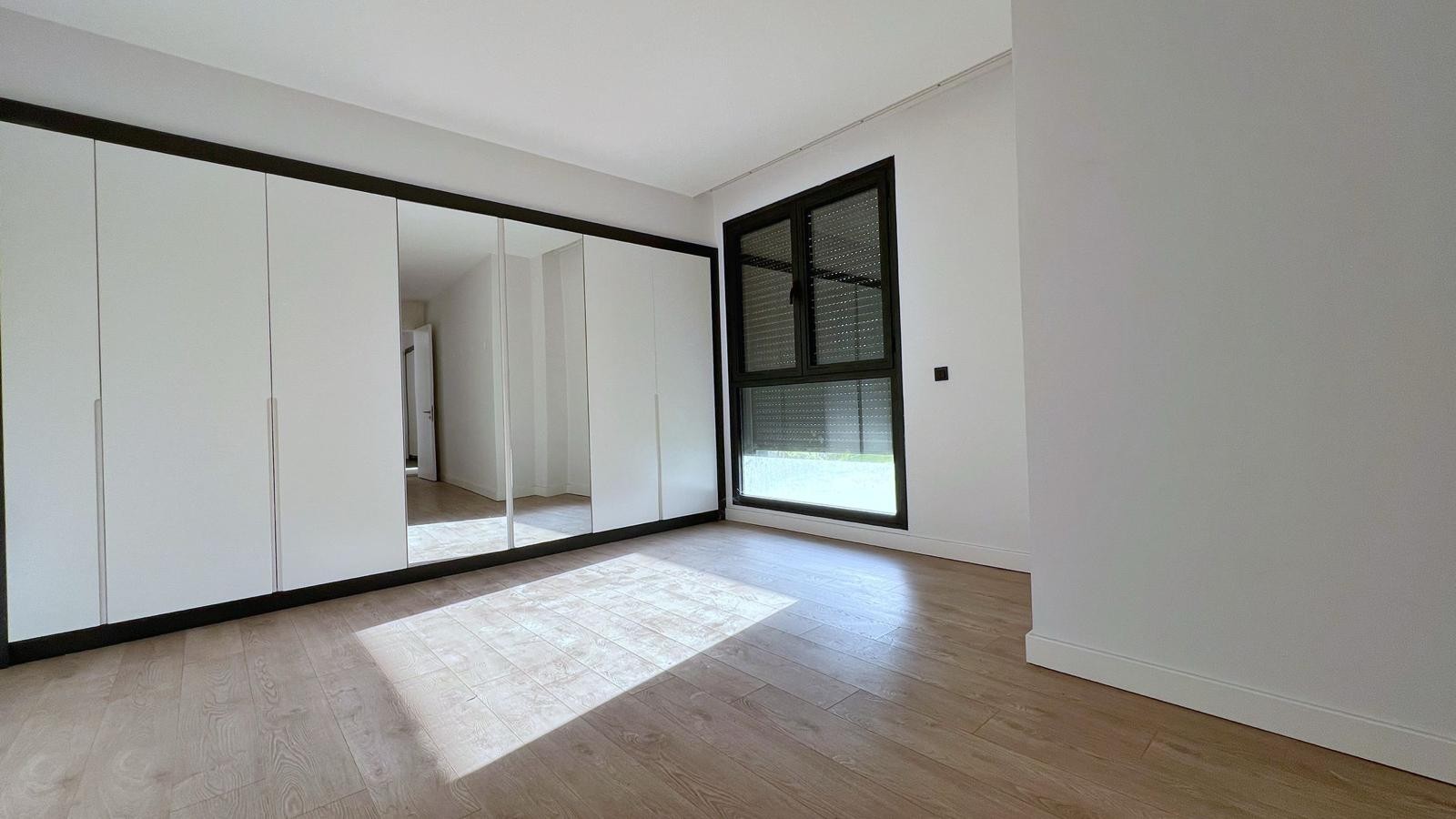 Spacious Apartment with Panoramic Pool and Sea Views in Kuşadası Değirmendere