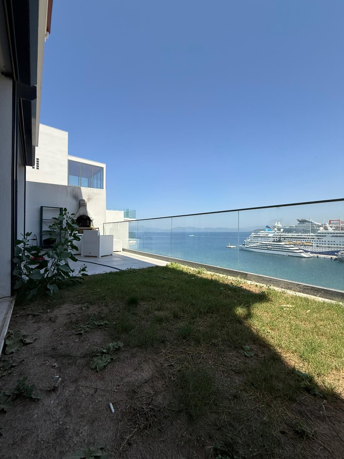 An Exclusive Seafront Villa in the Heart of Kuşadası