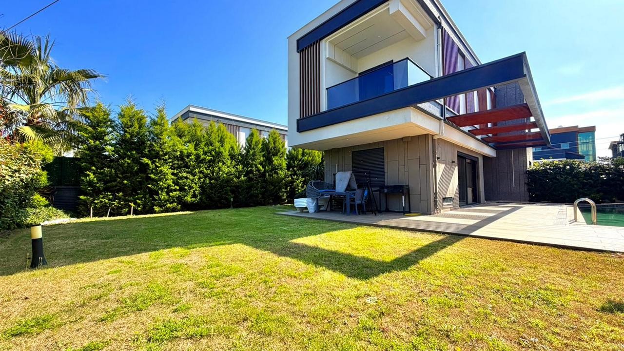 Modern Villa with Private Pool for Sale in Kuşadası Long Beach