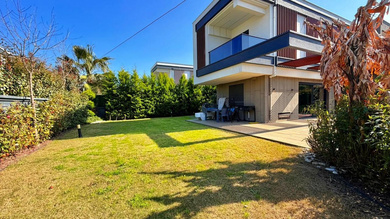 Modern Villa with Private Pool for Sale in Kuşadası Long Beach