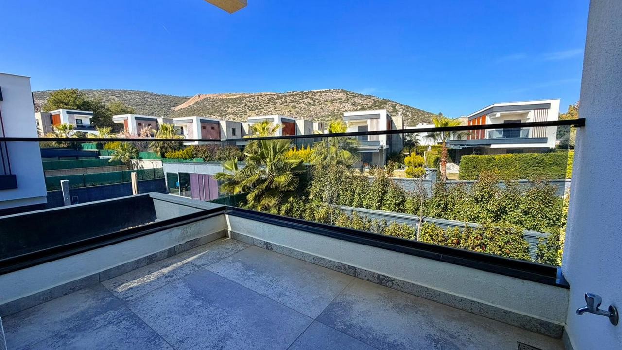 Modern Villa with Private Pool for Sale in Kuşadası Long Beach