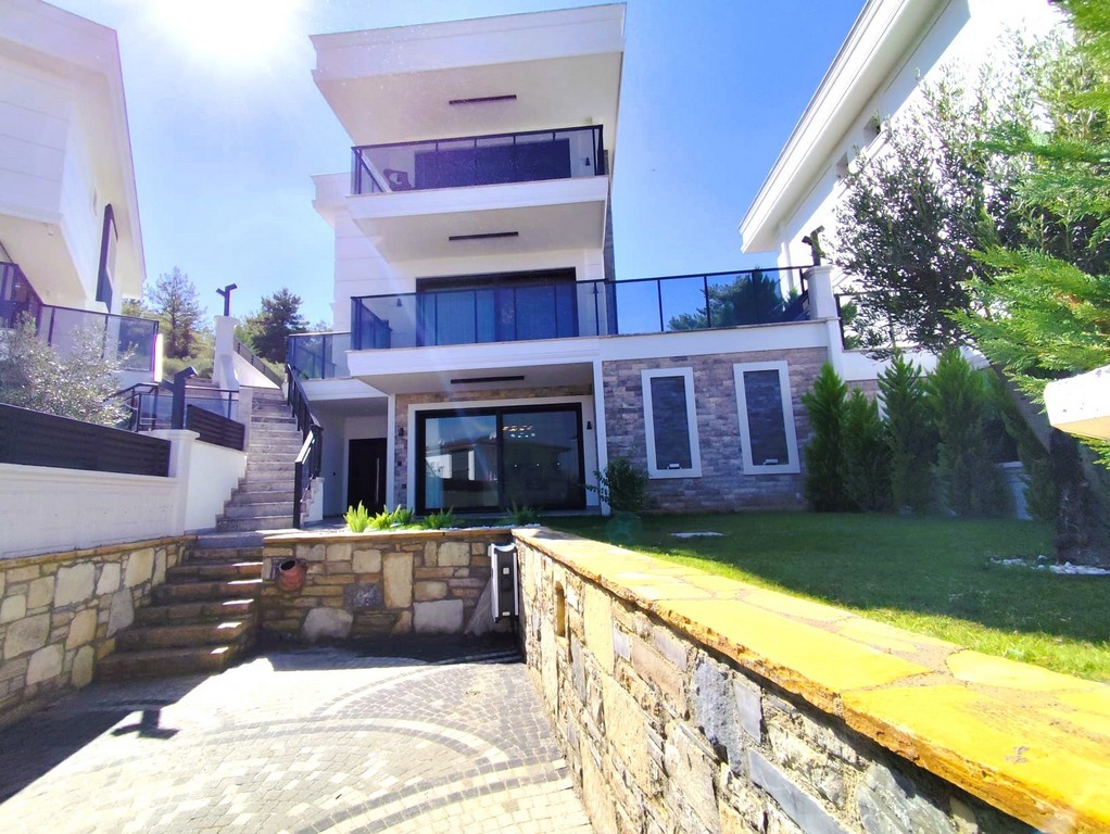 A Peaceful Villa Surrounded by Clean Air and Nature in Davutlar, Kuşadası
