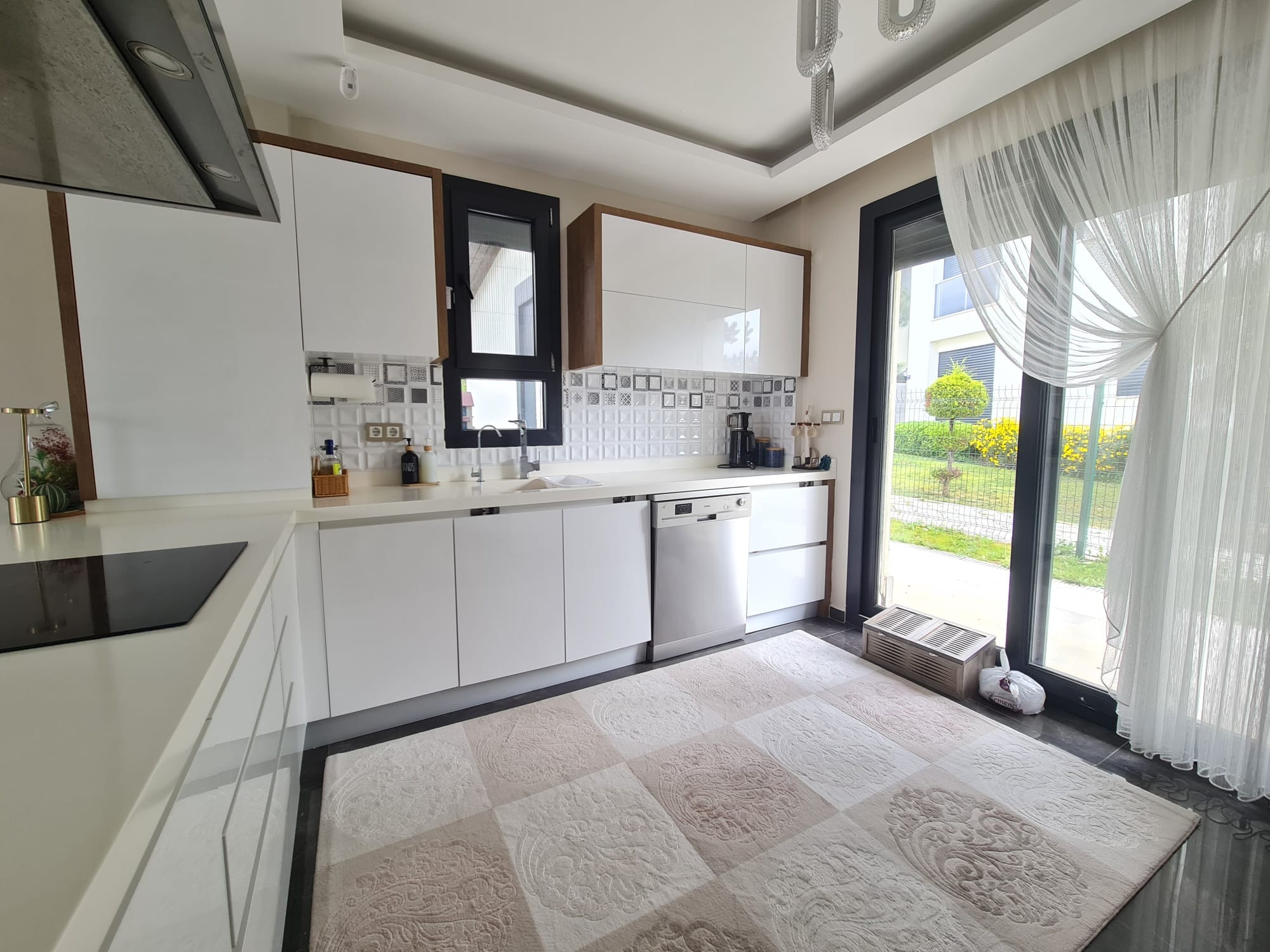 LUXURY 3+1 VILLA WITH SEA VIEWS, DETACHED, AND PRIVATE POOL